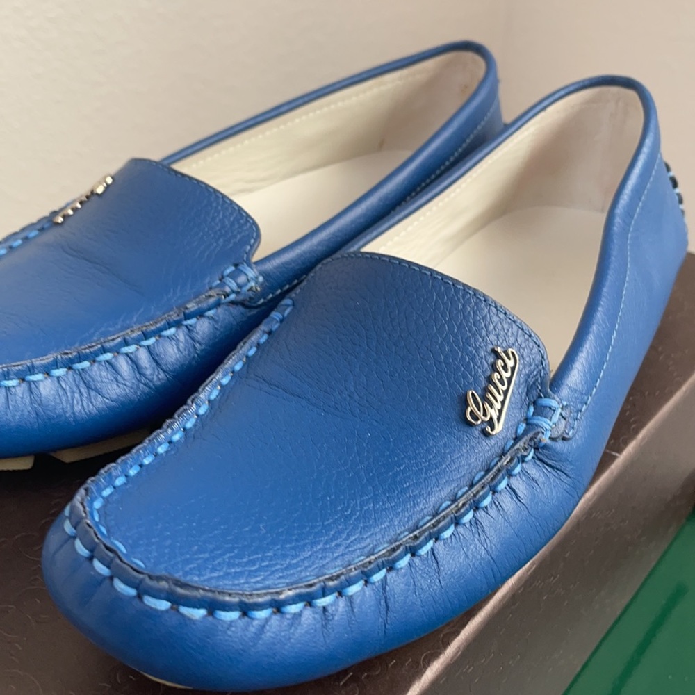 GUCCI
Blue Leather Driving Loafers Size 37.5